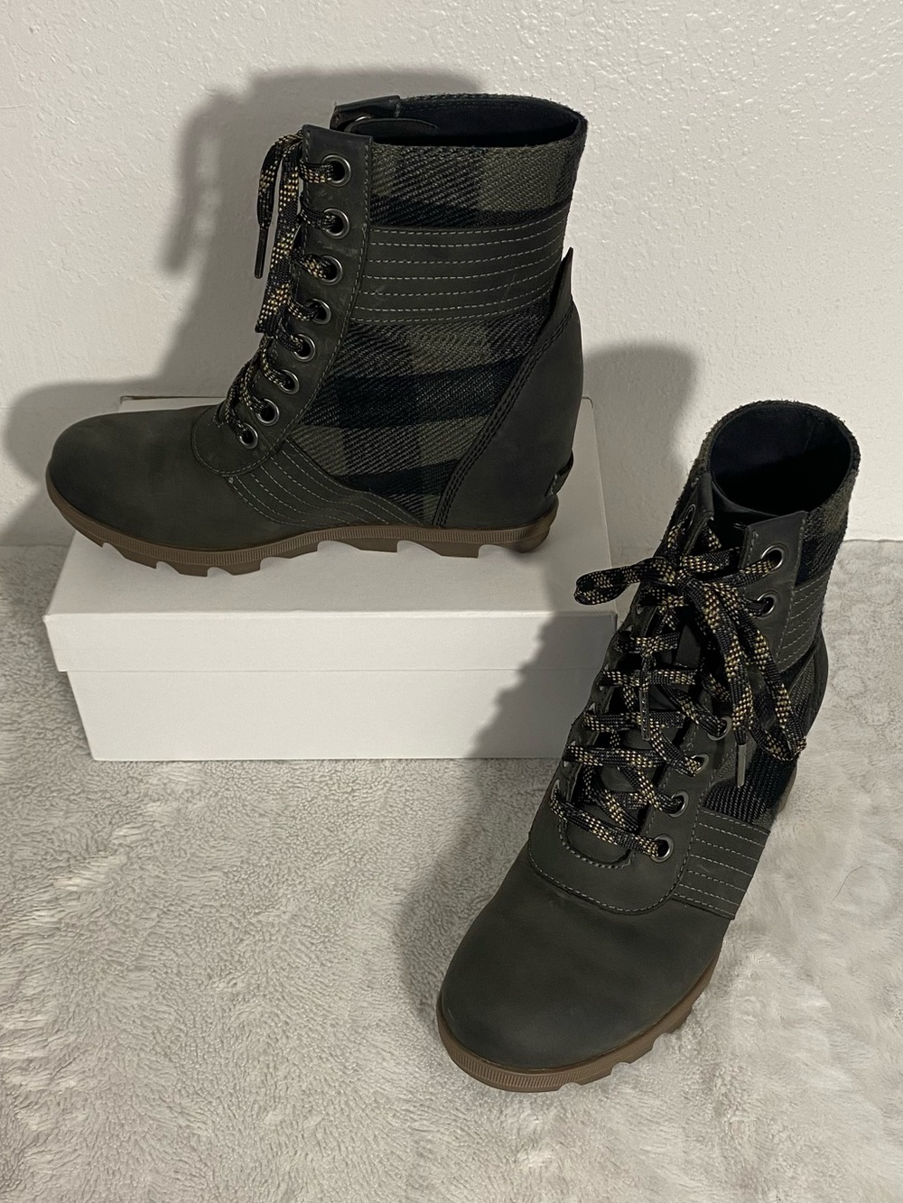 Sorel Lexie Waterproof Alpine Tundra Plaid Wedge Boots Women’s Size 9.5
